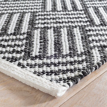 Annie Selke Crisscross Handwoven Indoor/Outdoor Rug