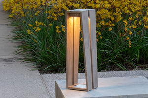 Les Jardins Skaal Outdoor Solar LED Lantern