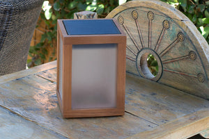 Les Jardins Tradition Solar LED Table Light