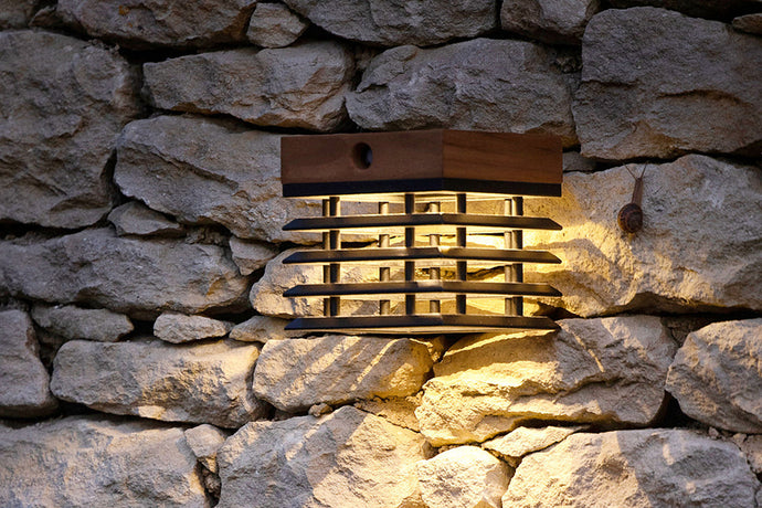 Les Jardins Tekura Solar LED Sconce Light